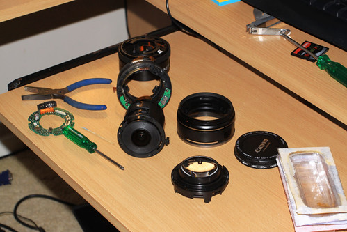 Canon EF-S 17-85mm f/4-5.6 IS USM pulled to pieces