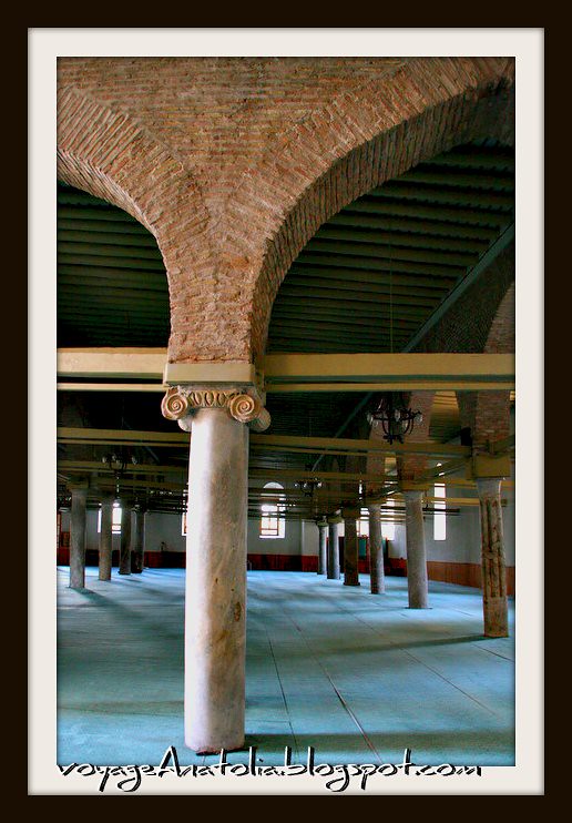 Inside Aladdin's Mosque by voyageAnatolia.blogspot.com