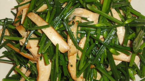 Stir-fried Chive flower buds with dry tofu  韮菜花炒豆腐乾