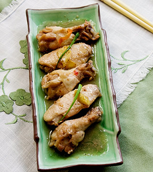 Vietnamese gingery braised chicken wings