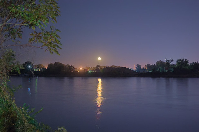 Night view of the Missouri River, in Saint Charles, Missouri, USA - moonrise 2