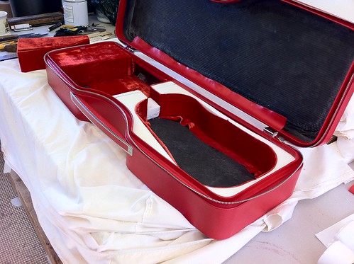 Calder red violin case interior prog