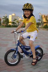 20100711-zozo與她的12吋腳踏車最後相處-1