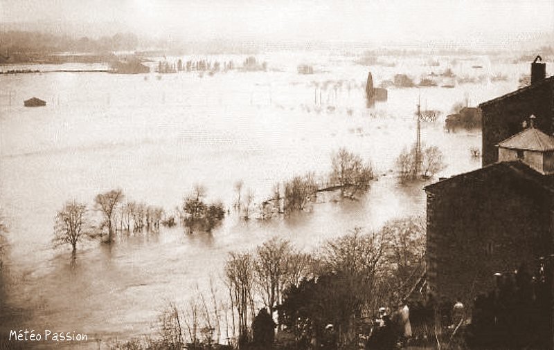 plaine inondée par la crue de l'Orb à Béziers en 1907