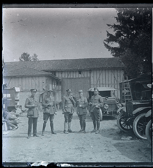 Allied troops during WWI. (Attributed to http://www.flickr.com/photos/whatsthatpicture/)