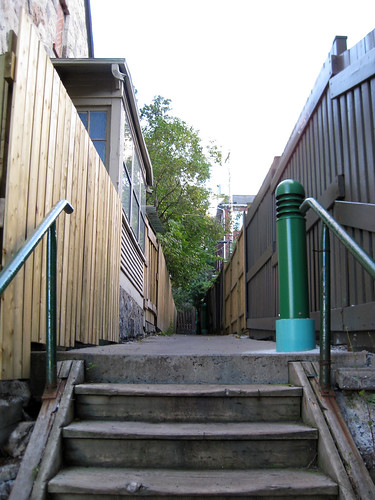outremont alleyway