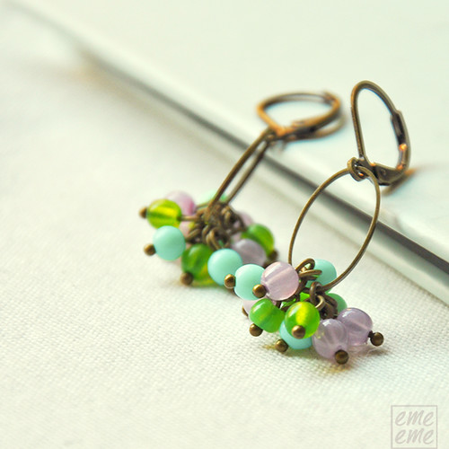 Oval hoop and glass beads earrings