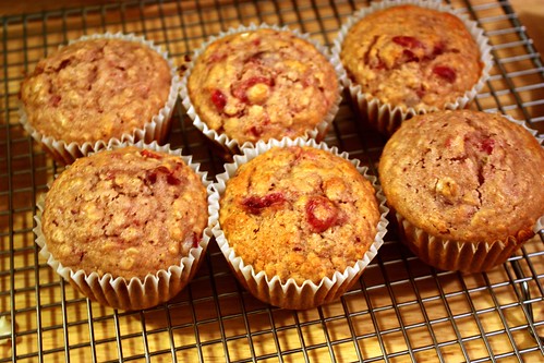 leftover-cranberry-sauce-muffins
