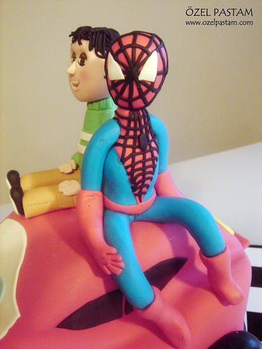 Ömer'in Örümcek Adam ve Şimşek McQueen Pastası / Lighting McQueen And Spiderman Cake