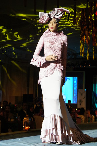 Islamic fashion festival 2010 - jovan mandagie 4