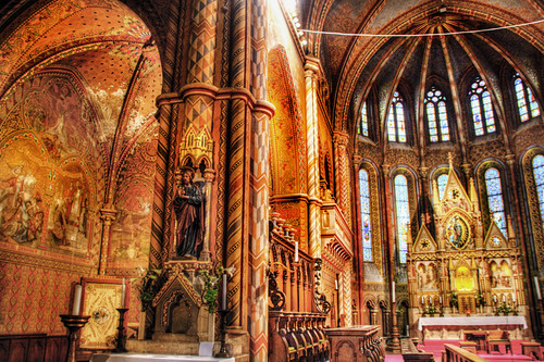 Matias church interior. Budapest. Interior de la iglesia de Matías