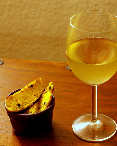 Parmesan Biscotti und ein Glas Wein