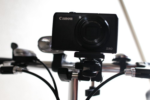 自転車にビデオやカメラをマウントで装着