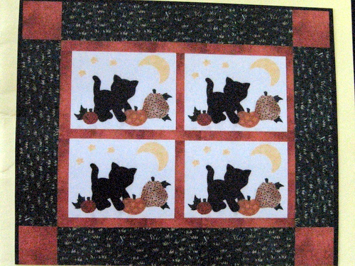 Kitty in the Patch quilted wall hanging