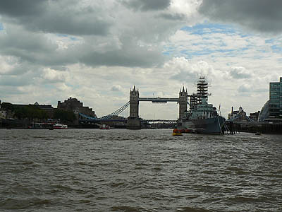 HMS Belfast et tower bridge.jpg