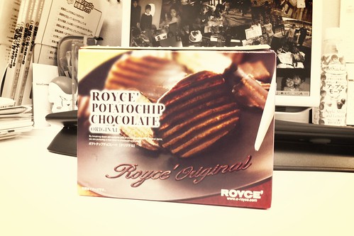 "ROYCE' POTATOCHIP CHOCOLATE ORIGINAL"以前食べたのと違う味、これも美味しいね。