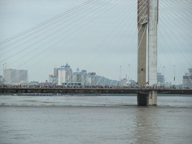 临江门大桥，江水稍有下降