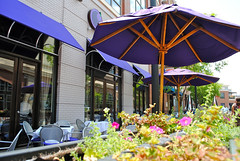 a cafe in Atlantic Station (by: Robert Dobalina, creative commons license)