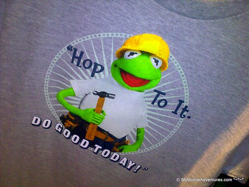 030720102665-WDW-EPCOT-Kermit-tshirt