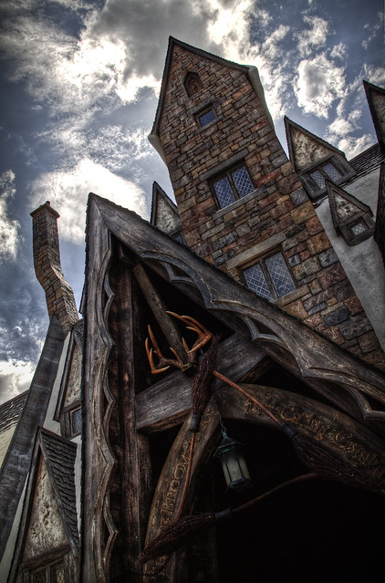 The Wizarding World of Harry Potter: The Three Broomsticks