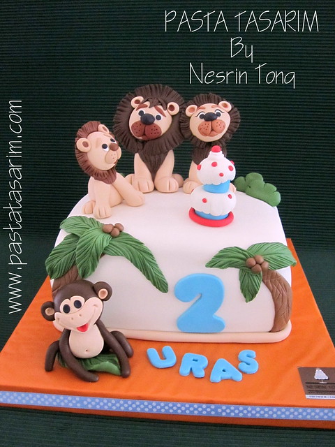  LITTLE LION AND FAMILY CAKE