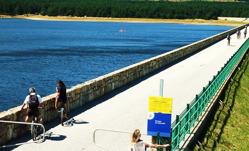 Crossing the dam at Matemale, Languedoc-Roussilon. Photo: Thierry Llansades