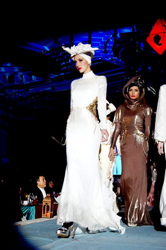 Islamic fashion festival 2010 - Jovan Mandagie (4)