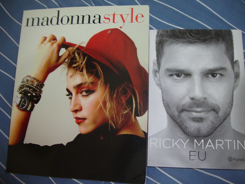 Livro de fotos de Madonna lançado em 2005 e a biografia autorizada de Ricky 