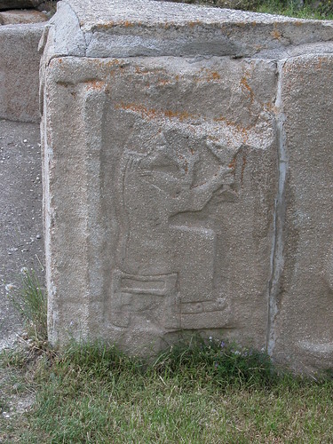 DSCN0873 Alacahöyük, mur à droite de la porte, détail