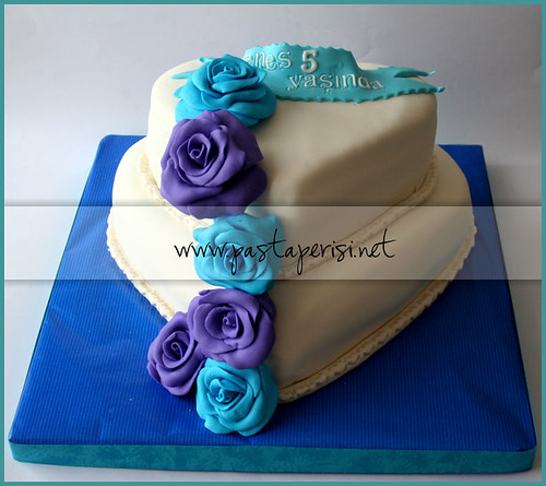 mor mavi güllünişan pastası