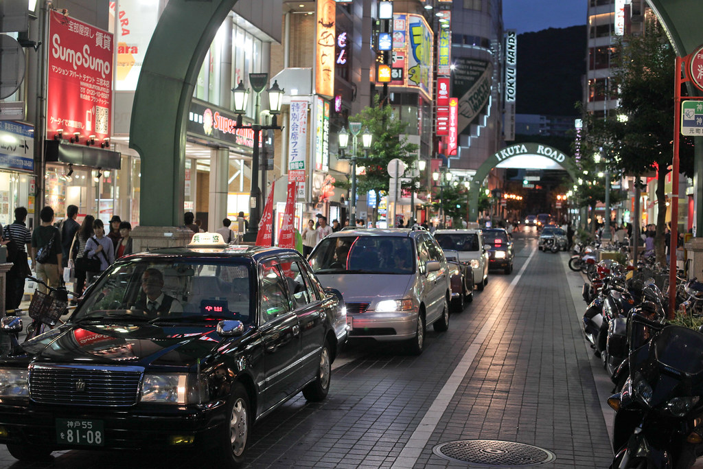 Прогулка по вечерним улочкам Кобе и Осаки Ikuta Road, Kobe