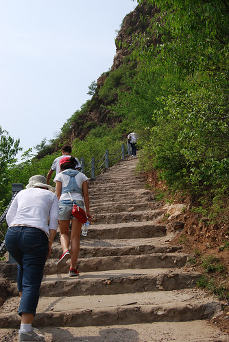 v37 - Climbing up to the Great Wall