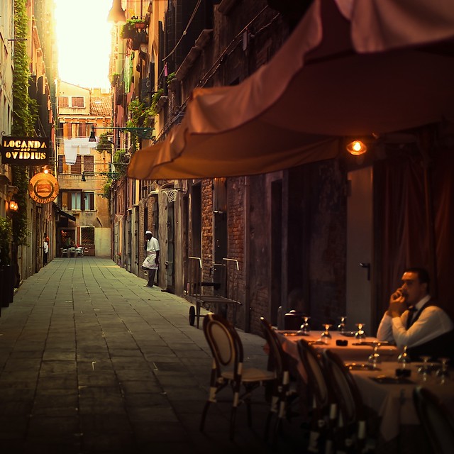 Cuba Gallery: Italy / Venice / vintage / restaurant / people / natural light / street / urban / photography