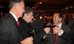 Jaque concluyó la misión comercial en EE.UU. promocionando el vino junto a Santaolalla