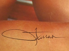 Farrah's signature on the iconic poster. (06/25/2010)