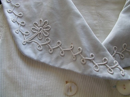 collar detail front