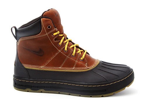 Nike-Woodside-Hiking-Boots-01