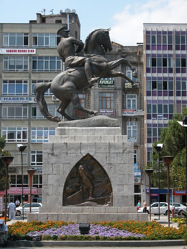 DSCN0081 Monument à Atatürk