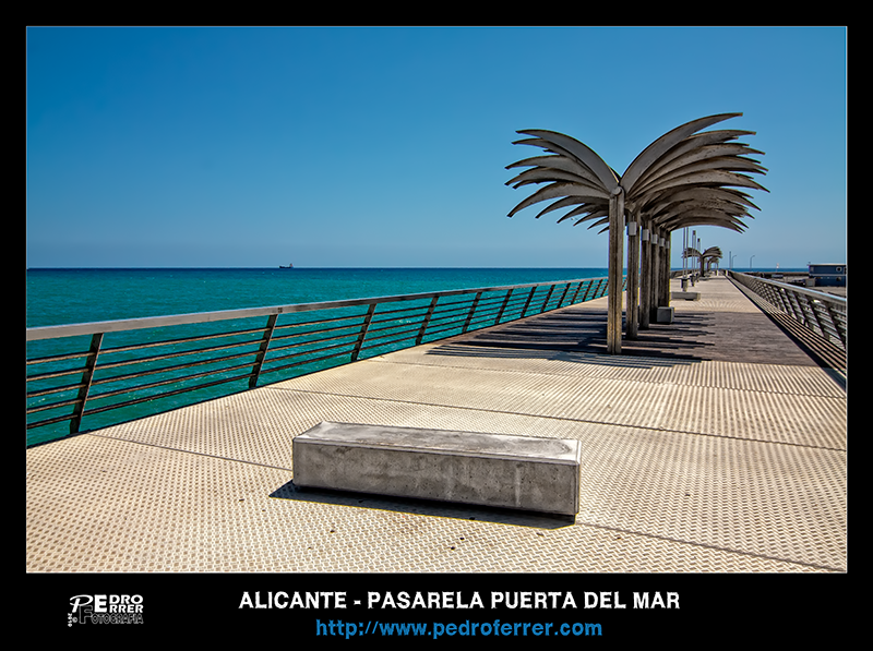 Alicante - Pasarela Puerta del Mar - El cazador de bancos - Bench Hunter part XXVII