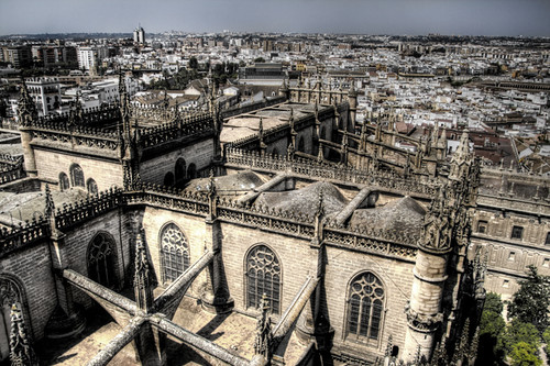 View and cathedral of Seville. Vista y catedral de Sevilla