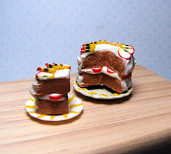 Apple Spice cake (dollhouse miniature)