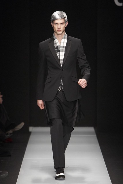 Theo Hall3095_FW11_Milan_Carlo Pignatelli Outside(Simply Male Models)