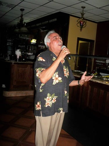 Noche de Karaoke en El Bachatipico Restaurant 06-27-10 018