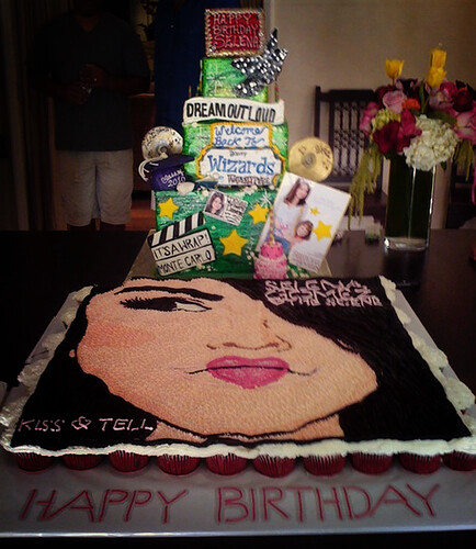 selena gomez house in los angeles. Selena Gomez - Birthday cake!