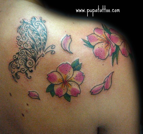 Tatuaje mariposa Pupa Tattoo Granada 