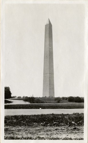 Washington Monument, 1919, by Martin A. Gruber, Black-and-white photograph, Smithsonian Institution 