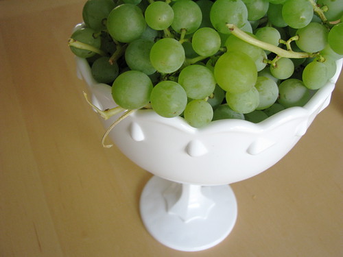 top--new bowl with grapes