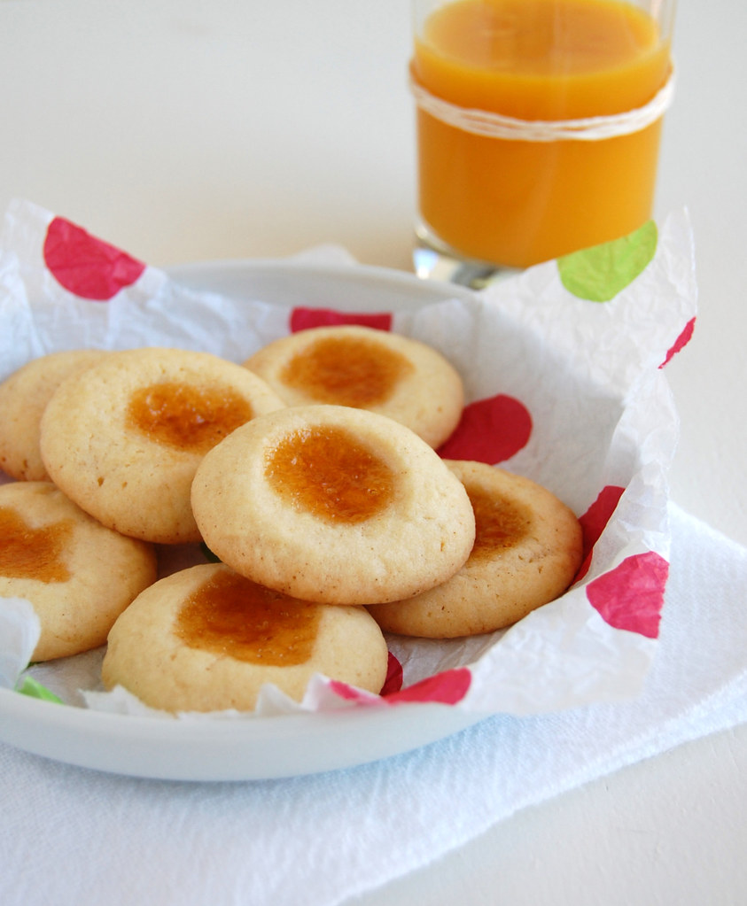 Apricot thumbprint cookies / Biscoitinhos de geléia de damasco