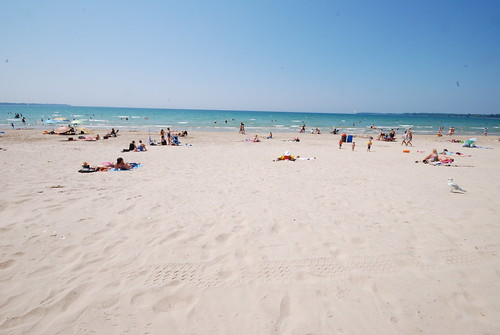Yes, Canada has a white sandy beach!