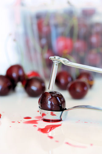 Pitting cherries 9215 R